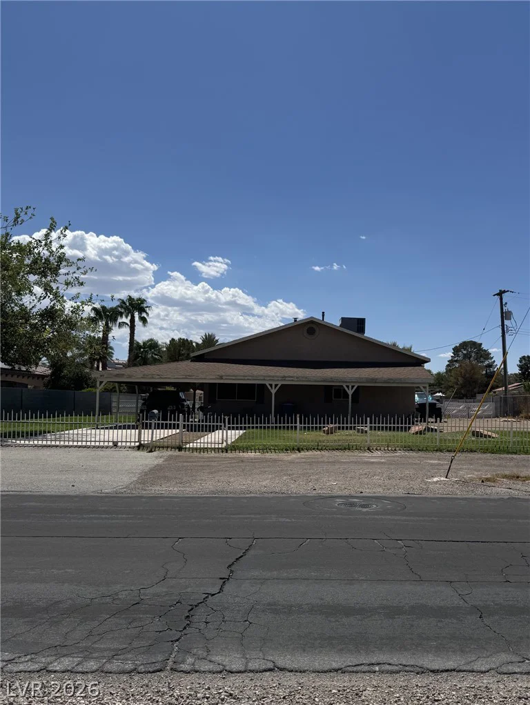 167 Robindale, Las Vegas, NV 89123