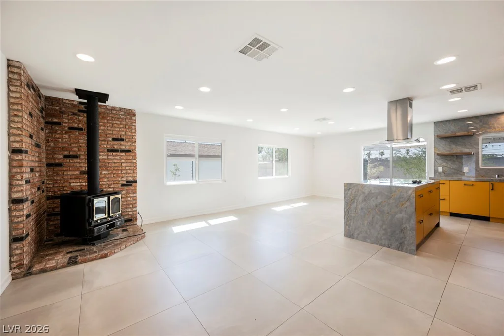 4521 Exposition, Las Vegas, NV 89102