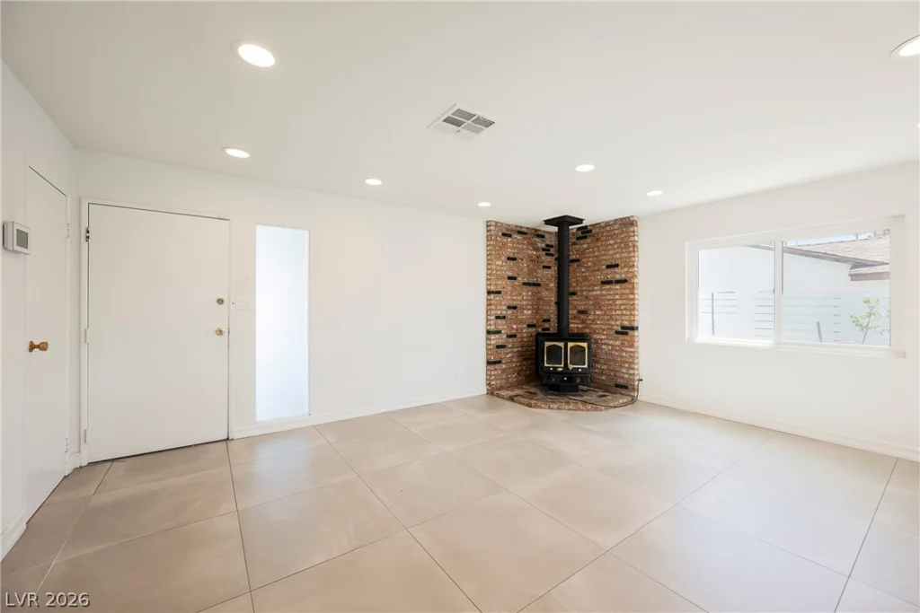 4521 Exposition, Las Vegas, NV 89102