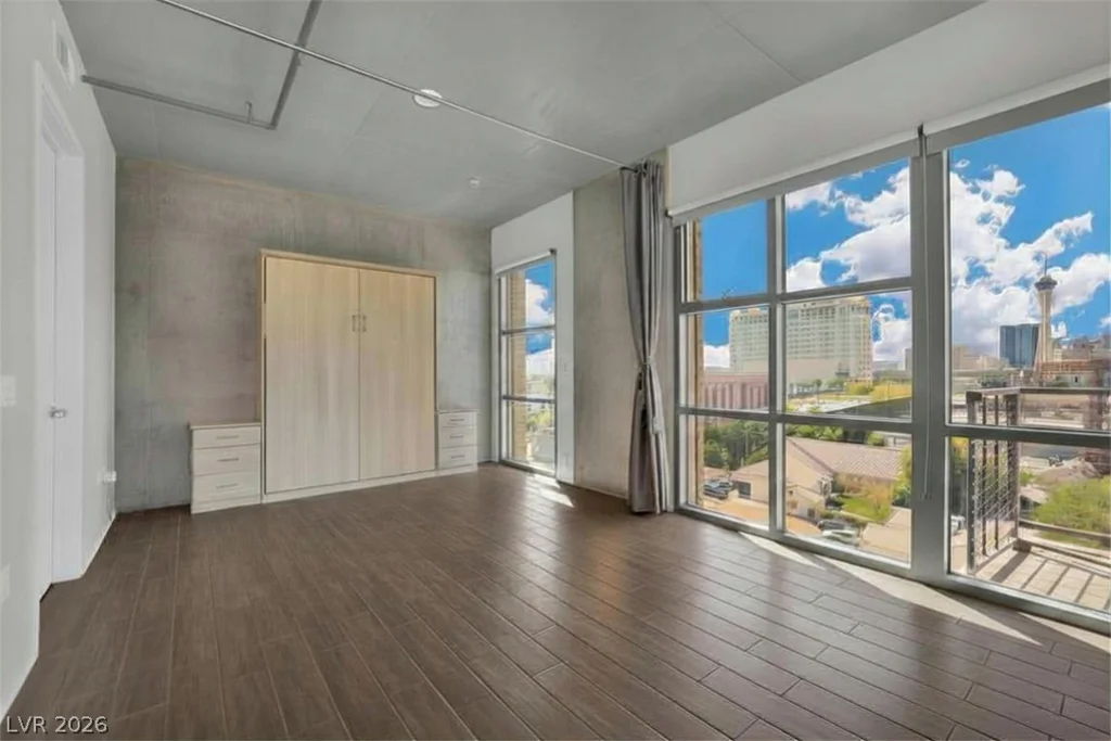 353 Bonneville, Las Vegas, NV 89101