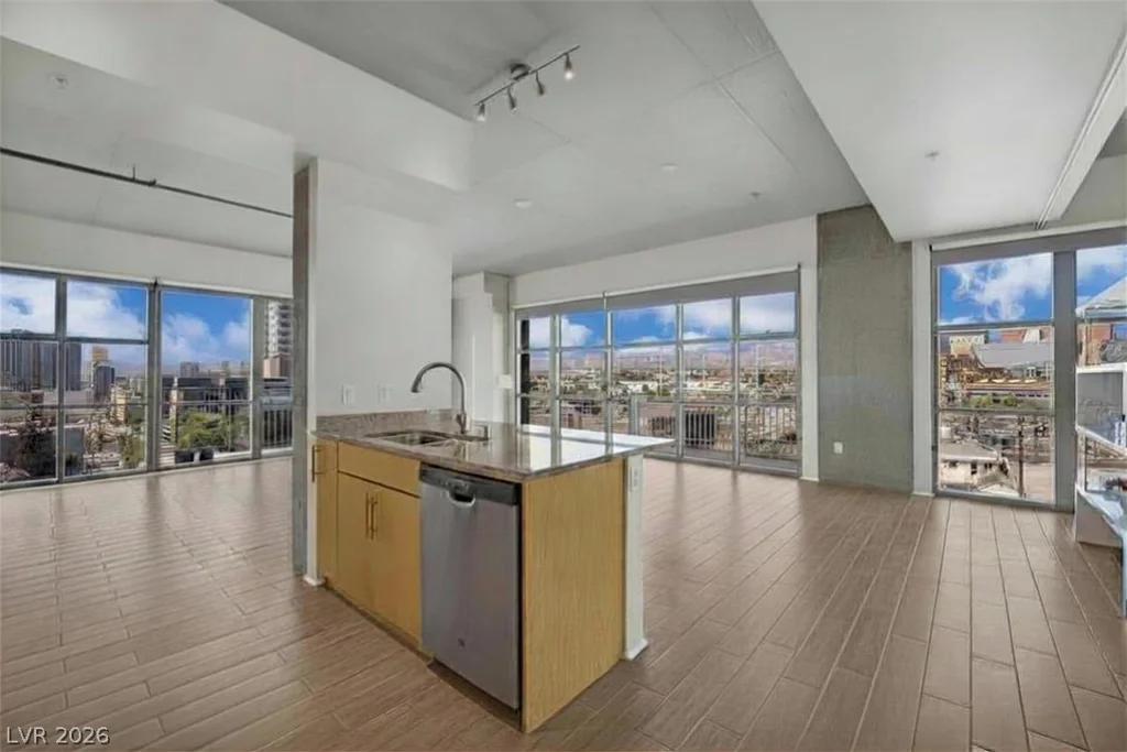 353 Bonneville, Las Vegas, NV 89101