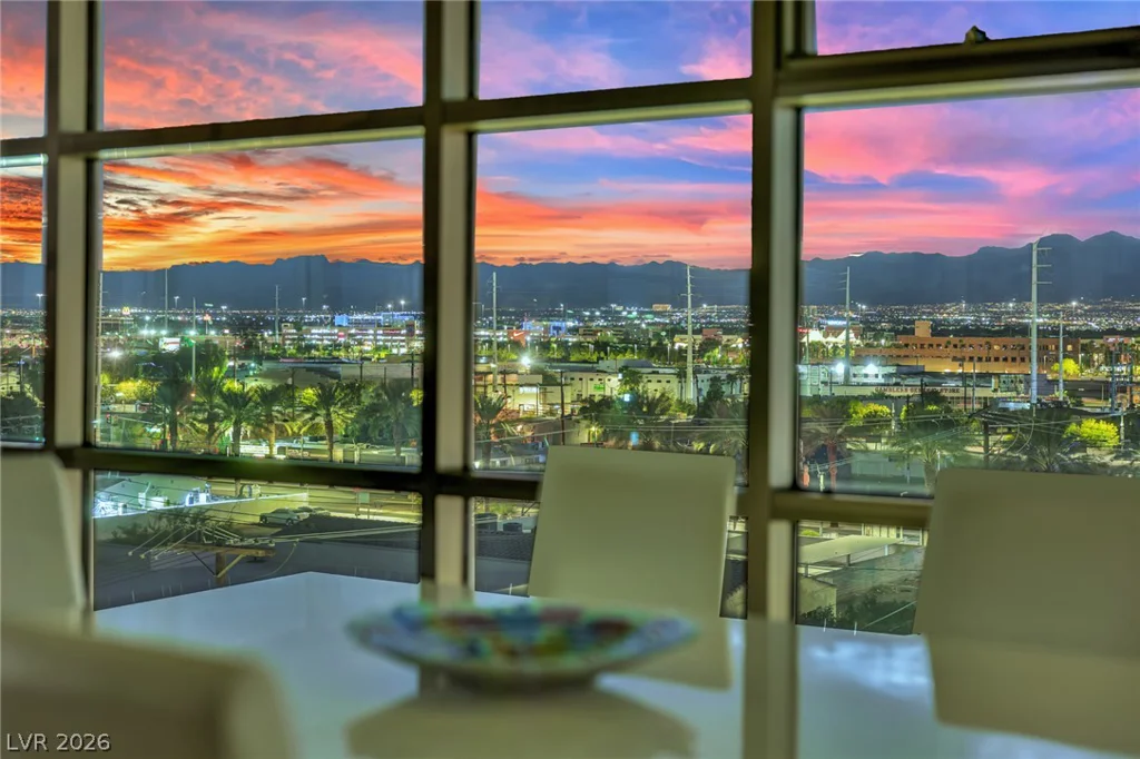 353 Bonneville, Las Vegas, NV 89101