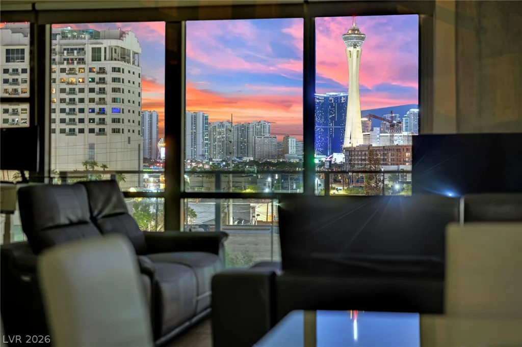 353 Bonneville, Las Vegas, NV 89101