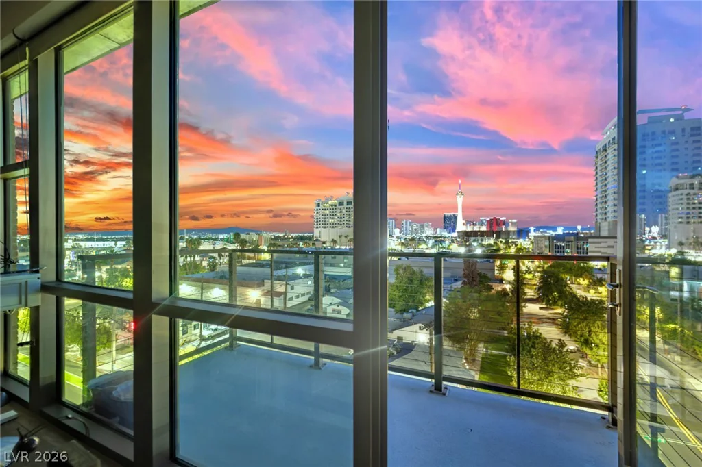 353 Bonneville, Las Vegas, NV 89101