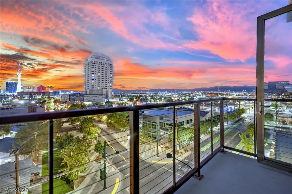 353 Bonneville, Las Vegas, NV 89101
