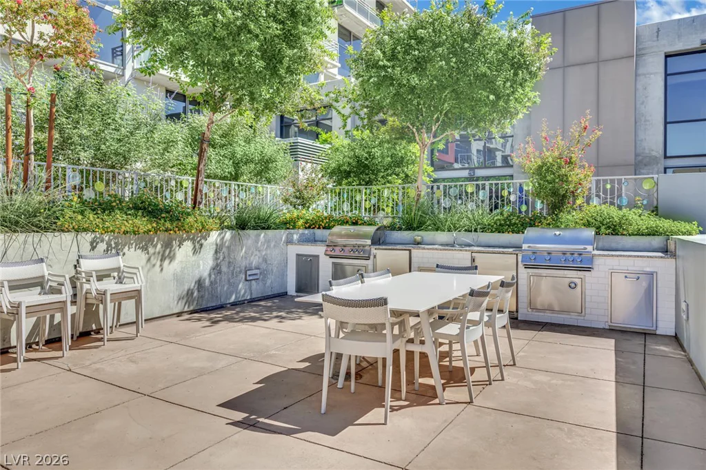 353 Bonneville, Las Vegas, NV 89101