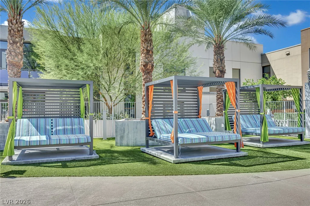 353 Bonneville, Las Vegas, NV 89101