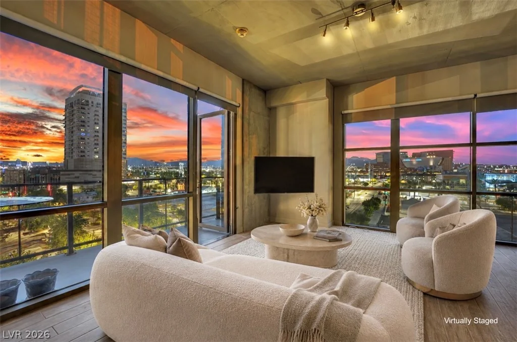 353 Bonneville, Las Vegas, NV 89101