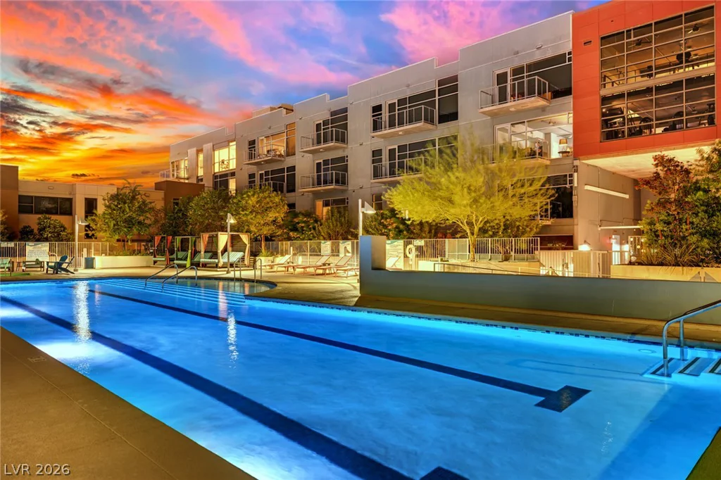 353 Bonneville, Las Vegas, NV 89101
