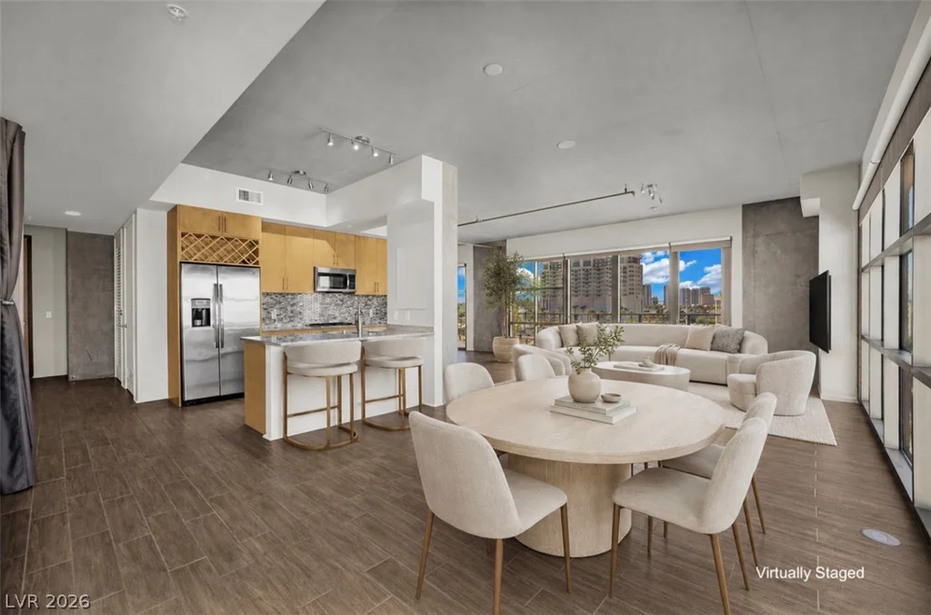 353 Bonneville, Las Vegas, NV 89101