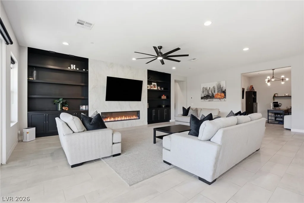 8575 Nicholas James, Las Vegas, NV 89143