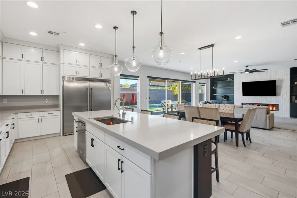 8575 Nicholas James, Las Vegas, NV 89143