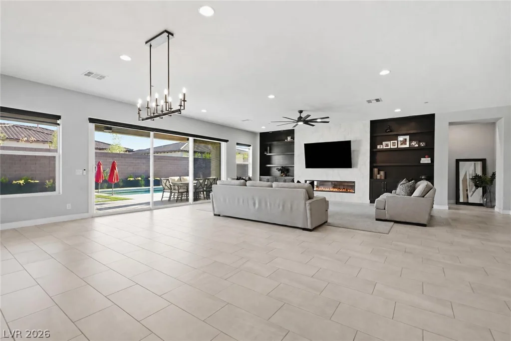 8575 Nicholas James, Las Vegas, NV 89143