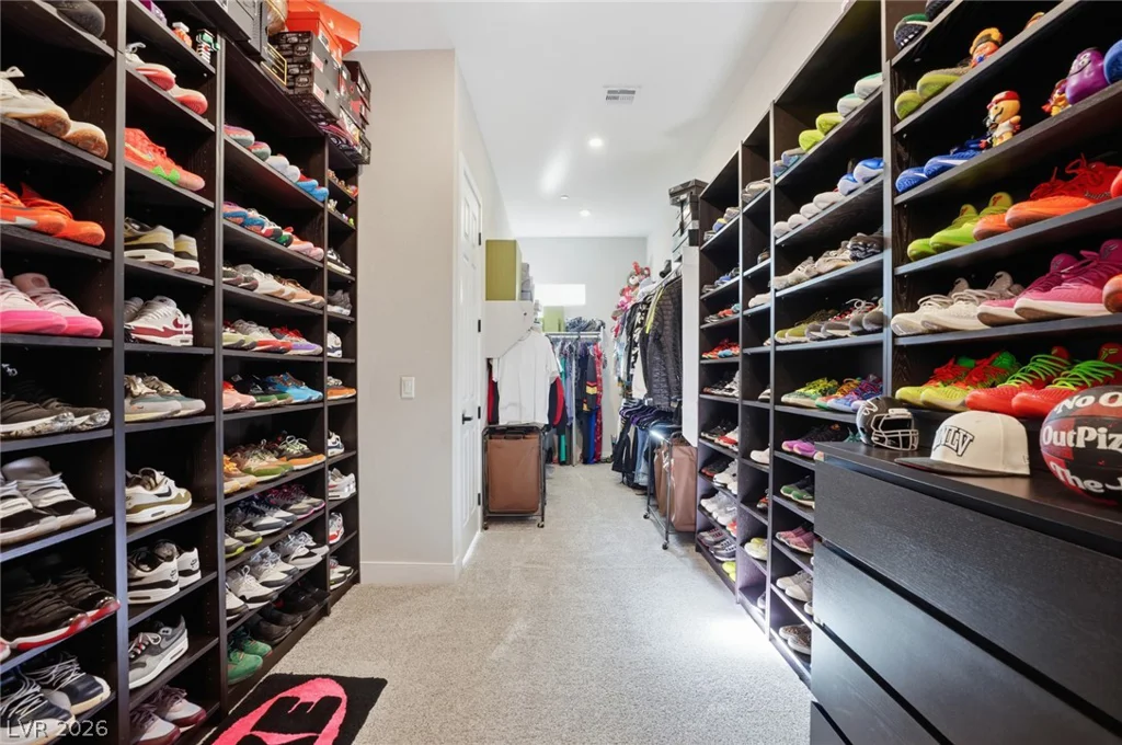 8575 Nicholas James, Las Vegas, NV 89143