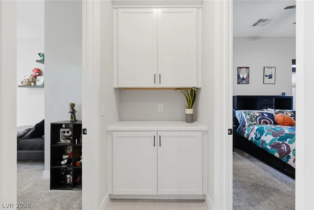 8575 Nicholas James, Las Vegas, NV 89143