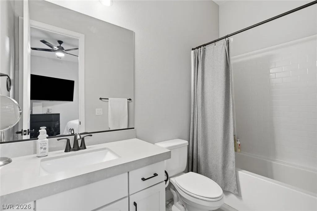 8575 Nicholas James, Las Vegas, NV 89143