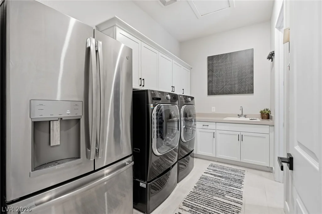 8575 Nicholas James, Las Vegas, NV 89143