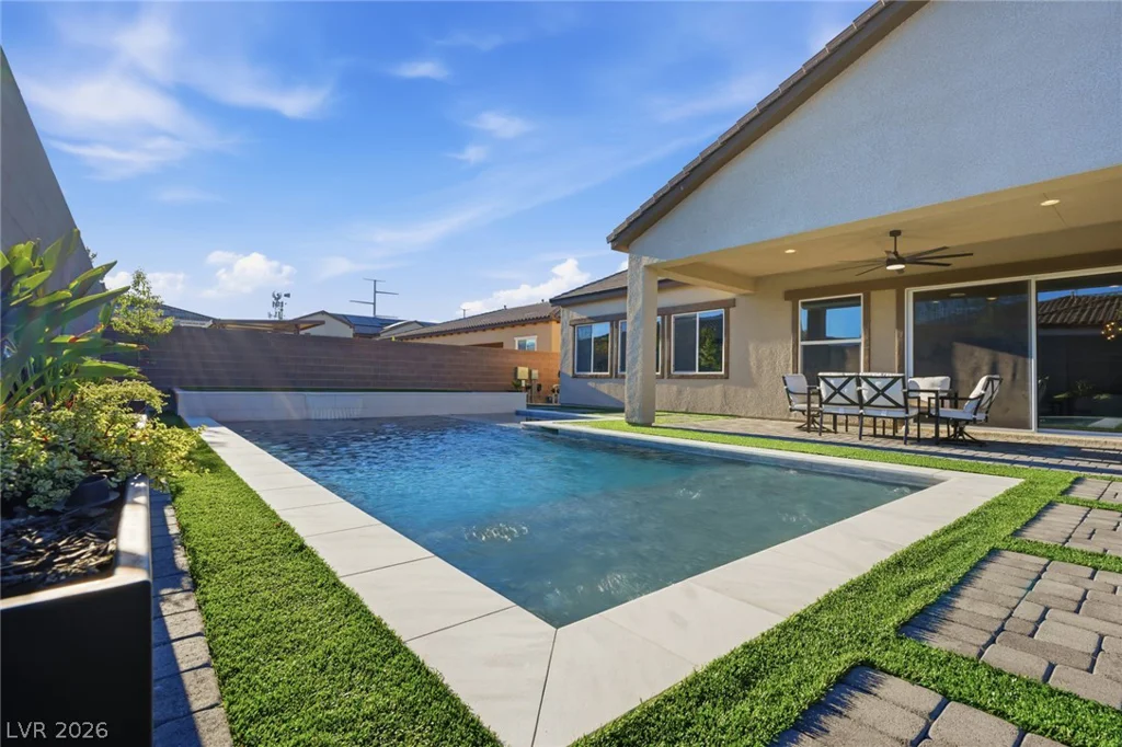 8575 Nicholas James, Las Vegas, NV 89143