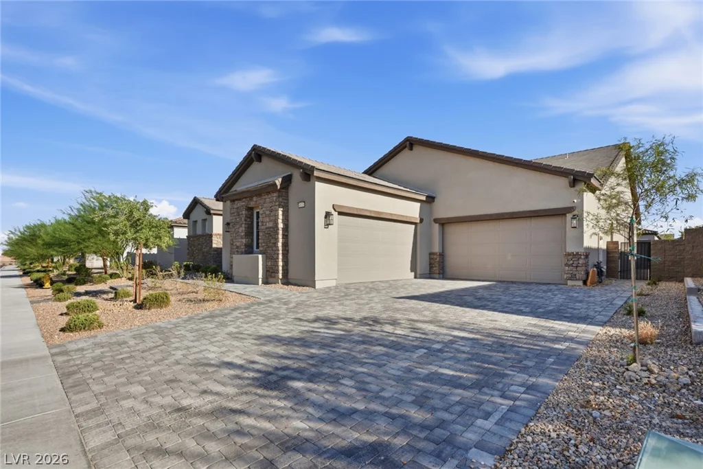 8575 Nicholas James, Las Vegas, NV 89143