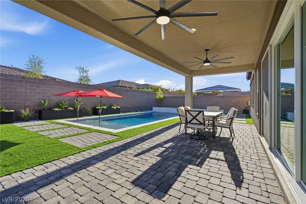 8575 Nicholas James, Las Vegas, NV 89143