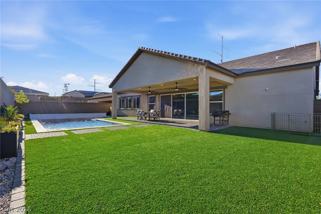 8575 Nicholas James, Las Vegas, NV 89143