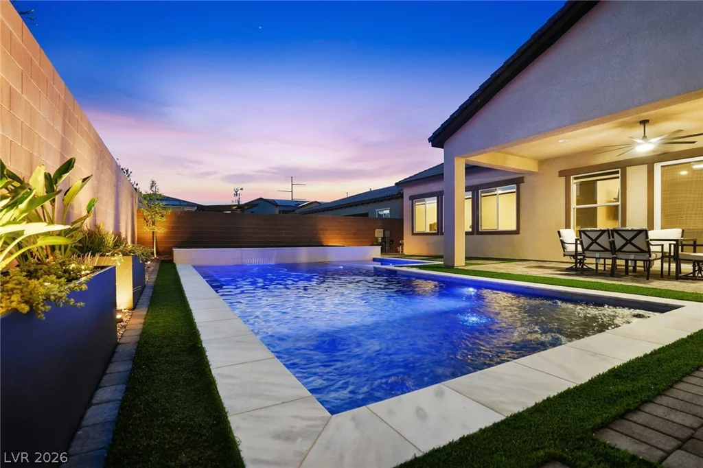 8575 Nicholas James, Las Vegas, NV 89143