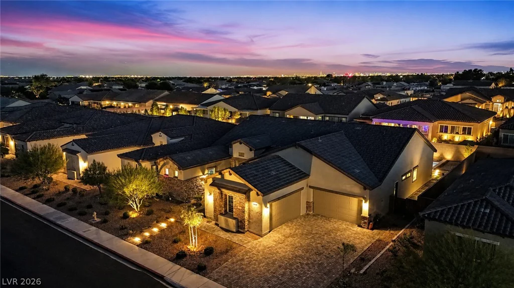 8575 Nicholas James, Las Vegas, NV 89143