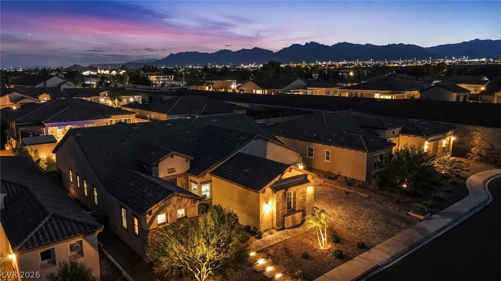 8575 Nicholas James, Las Vegas, NV 89143
