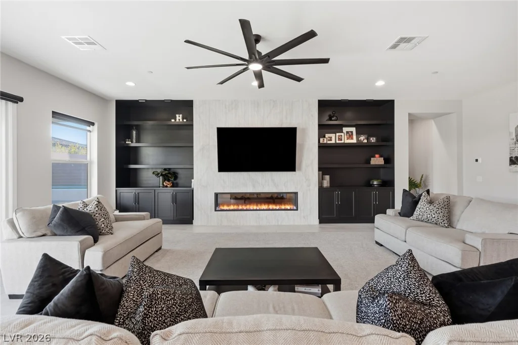 8575 Nicholas James, Las Vegas, NV 89143