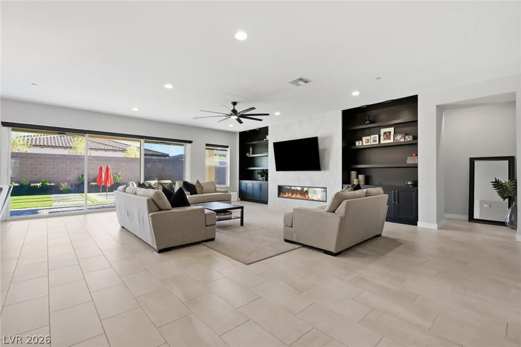 8575 Nicholas James, Las Vegas, NV 89143