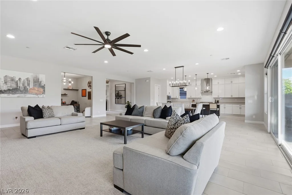 8575 Nicholas James, Las Vegas, NV 89143