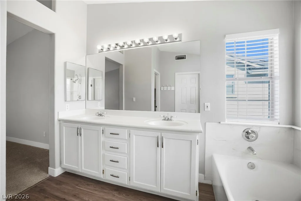 10129 Oakmoor, Las Vegas, NV 89144