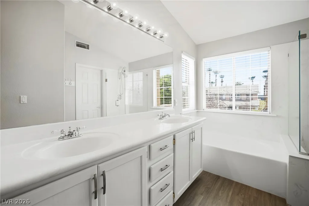 10129 Oakmoor, Las Vegas, NV 89144