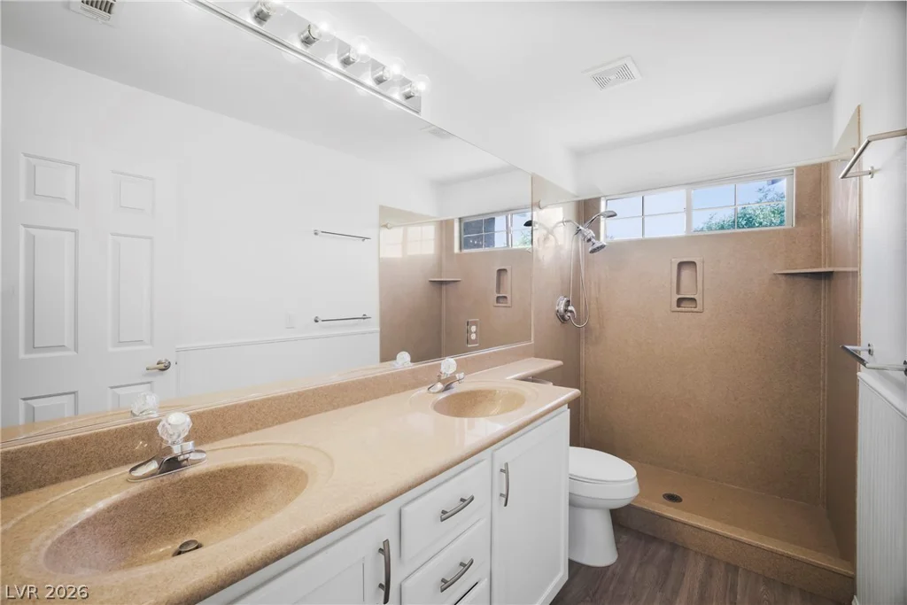 10129 Oakmoor, Las Vegas, NV 89144