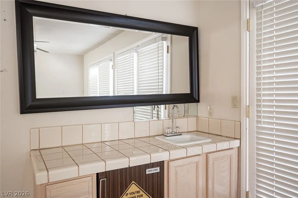 2855 Mountain Mist, Las Vegas, NV 89117