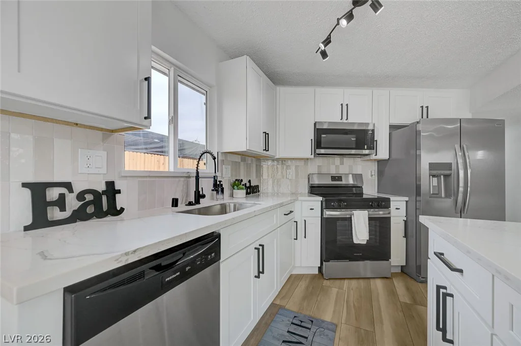 2253 La Puente, Las Vegas, NV 89115