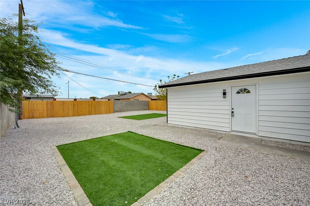 2253 La Puente, Las Vegas, NV 89115
