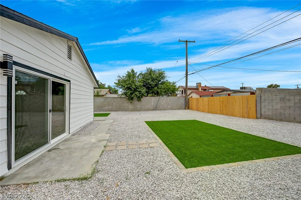 2253 La Puente, Las Vegas, NV 89115