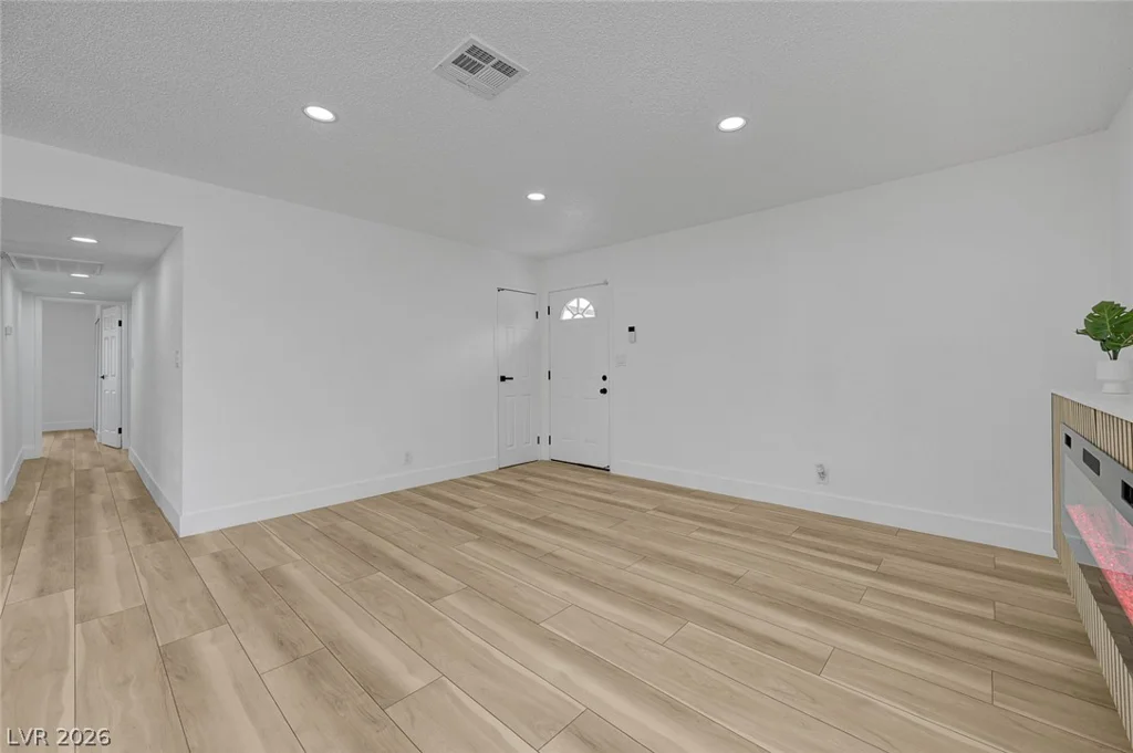 2253 La Puente, Las Vegas, NV 89115
