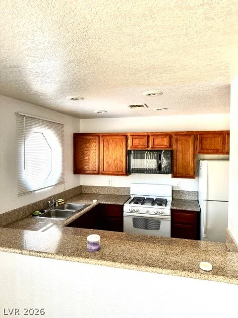 5032 Rainbow, Las Vegas, NV 89118
