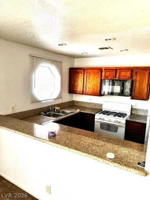 5032 Rainbow, Las Vegas, NV 89118
