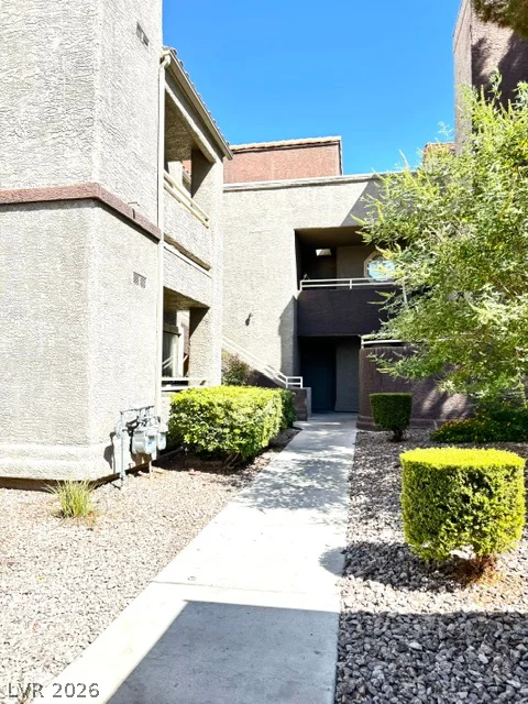 5032 Rainbow, Las Vegas, NV 89118