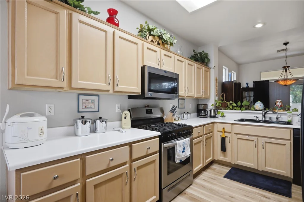 2002 Bellview, Las Vegas, NV 89134