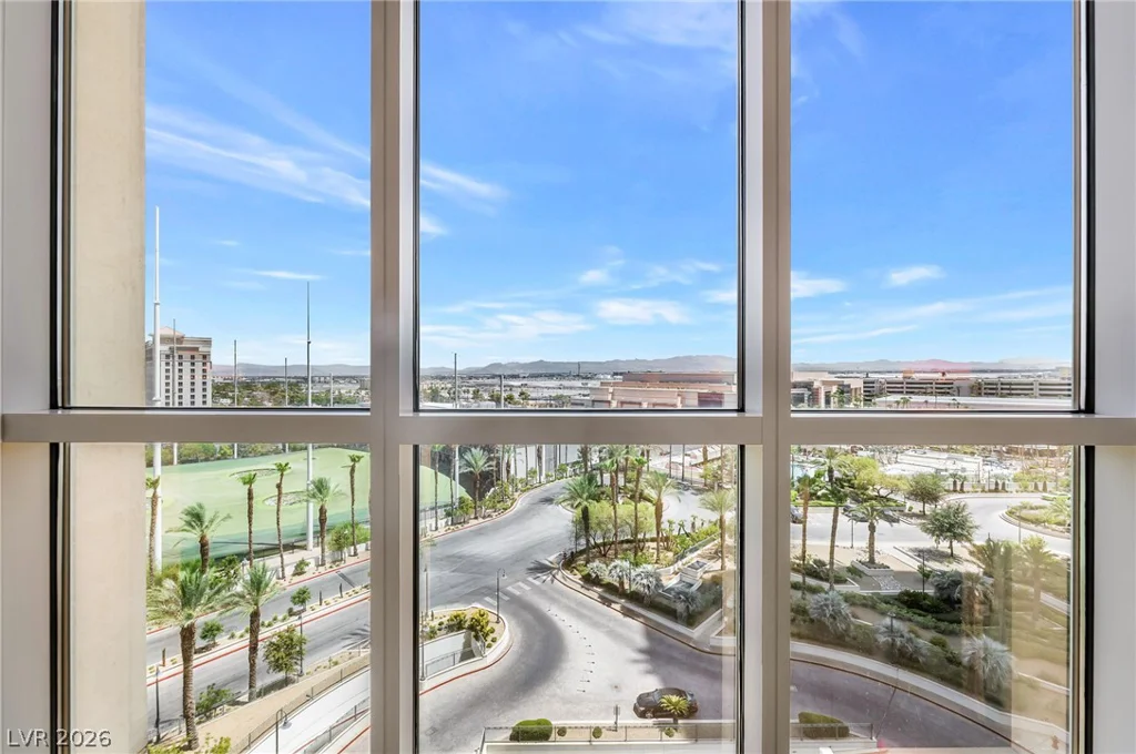 135 Harmon, Las Vegas, NV 89109