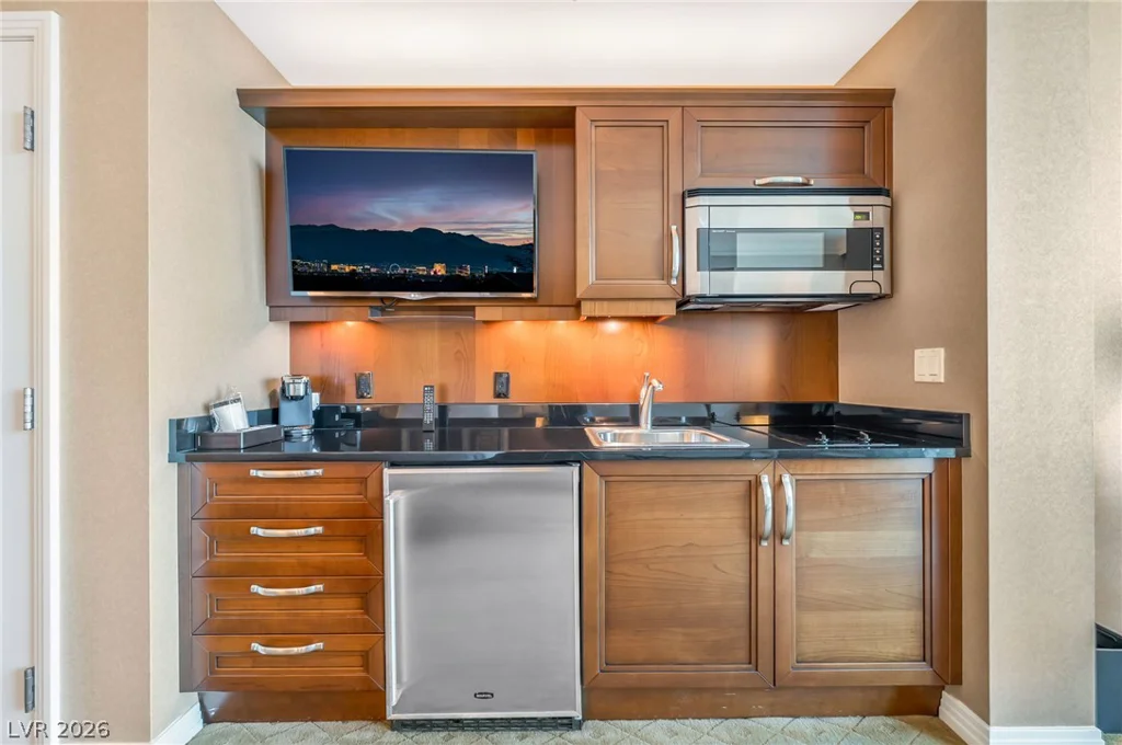 135 Harmon, Las Vegas, NV 89109