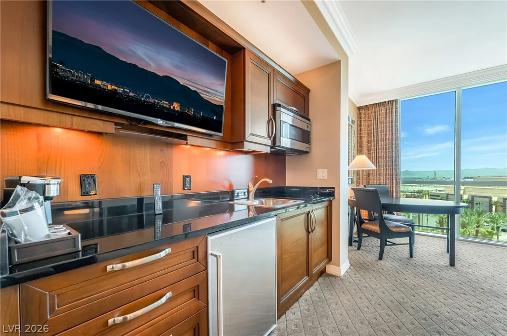 135 Harmon, Las Vegas, NV 89109