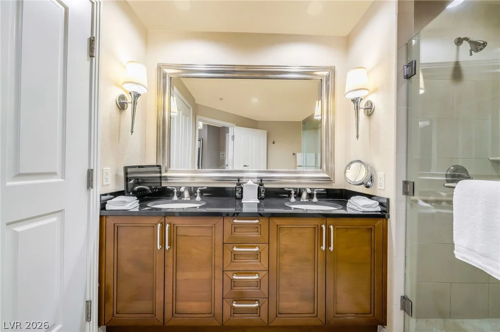 135 Harmon, Las Vegas, NV 89109