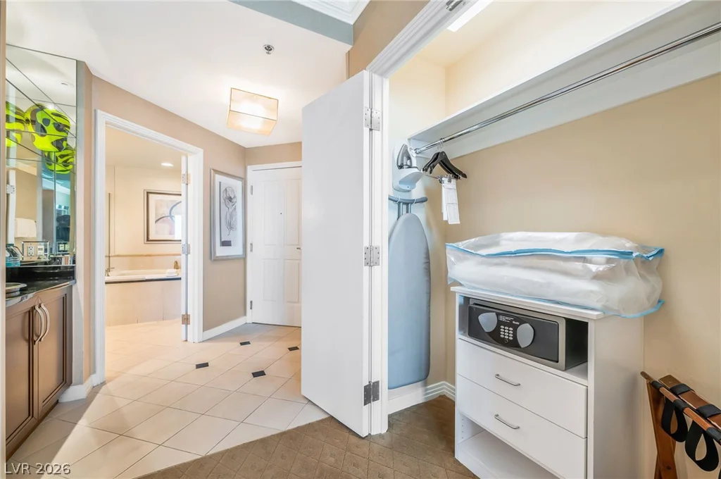 135 Harmon, Las Vegas, NV 89109