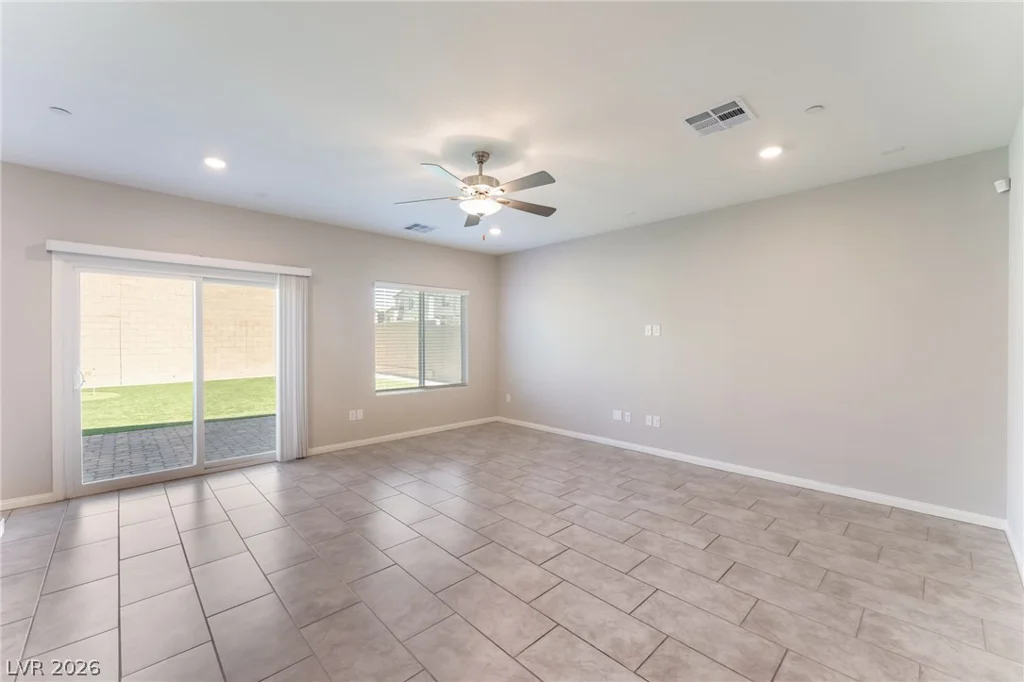10748 Wild Poppy, Las Vegas, NV 89129
