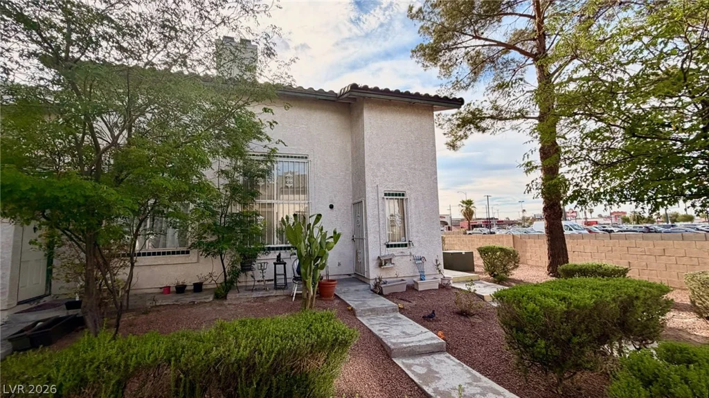 2420 Old Forge, Las Vegas, NV 89121